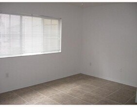 2421 Centergate Dr in Miramar, FL - Building Photo - Building Photo