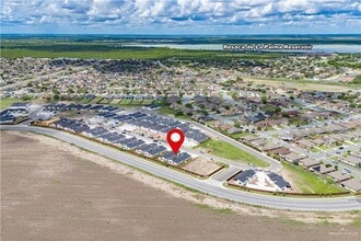 24 Hidalgo Cir in Brownsville, TX - Foto de edificio - Building Photo