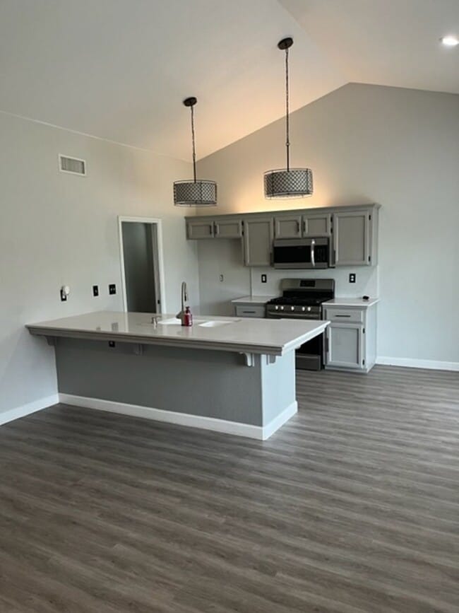 3154 Nutmeg Pl in Hanford, CA - Building Photo - Building Photo