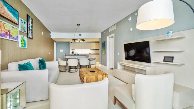 4111 S Ocean Dr in Hollywood, FL - Building Photo - Building Photo