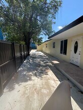 759 NW 69th St, Unit Unit C in Miami, FL - Foto de edificio - Building Photo