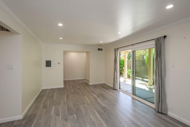 property at 5105 Admiralty Ln