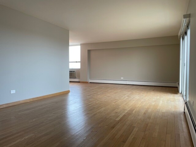 9001 Golf Rd in Des Plaines, IL - Building Photo - Building Photo