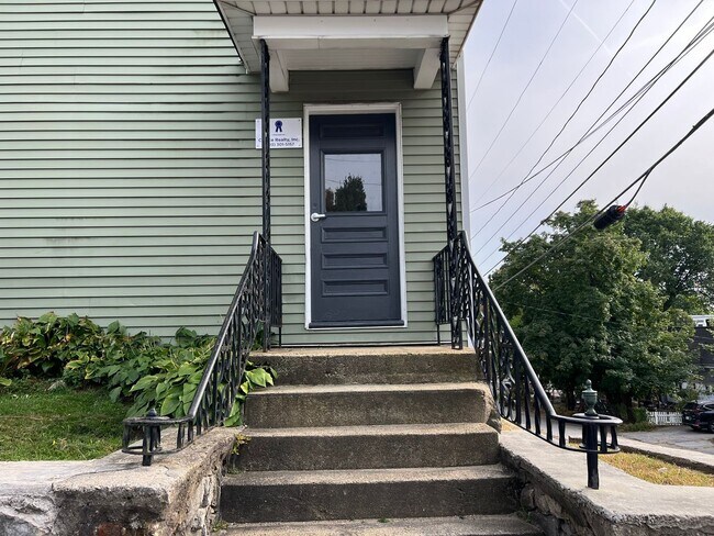 471 Central St in Manchester, NH - Building Photo - Building Photo