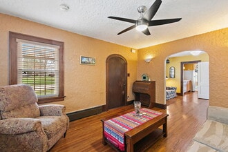 811 Ellwood Ave in Dekalb, IL - Building Photo - Building Photo