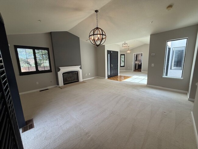 property at 69 Fountain Grove Cir