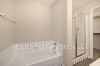 5920 NW 91st St in Kansas City, MO - Building Photo - Building Photo