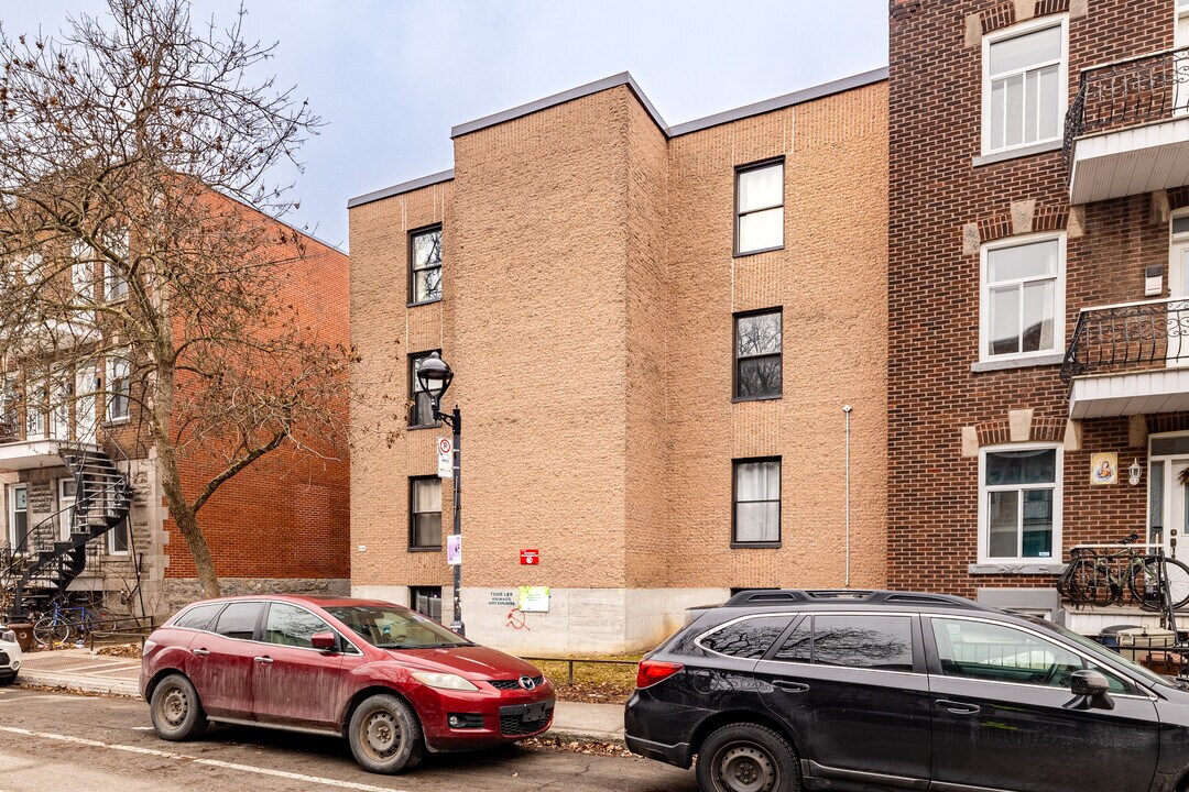 4284 Des Érables Av in Montréal, QC - Building Photo