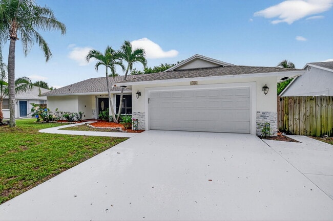 1002 Julia Heights Dr in Lantana, FL - Building Photo - Building Photo
