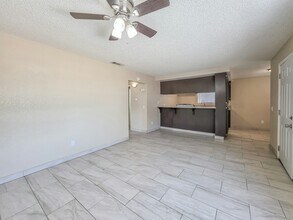 2704 Villalovos Ct in Bakersfield, CA - Building Photo - Building Photo