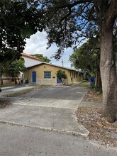 5639 Lincoln St in Hollywood, FL - Building Photo - Building Photo