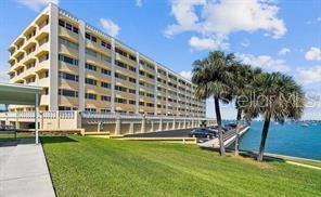 100 Bluff View Dr in Belleair Bluffs, FL - Building Photo