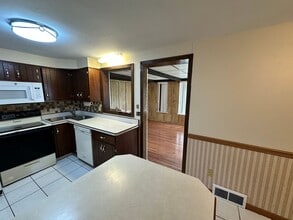 4533 Woodhill Dr in Homestead, PA - Building Photo - Building Photo