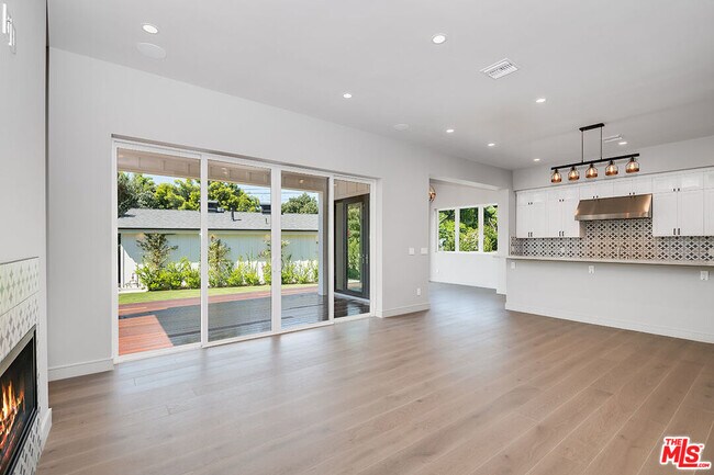 4963 Clybourn Ave in Los Angeles, CA - Building Photo - Building Photo