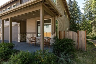 2934 SW Crestwood Dr in Oak Harbor, WA - Building Photo - Building Photo