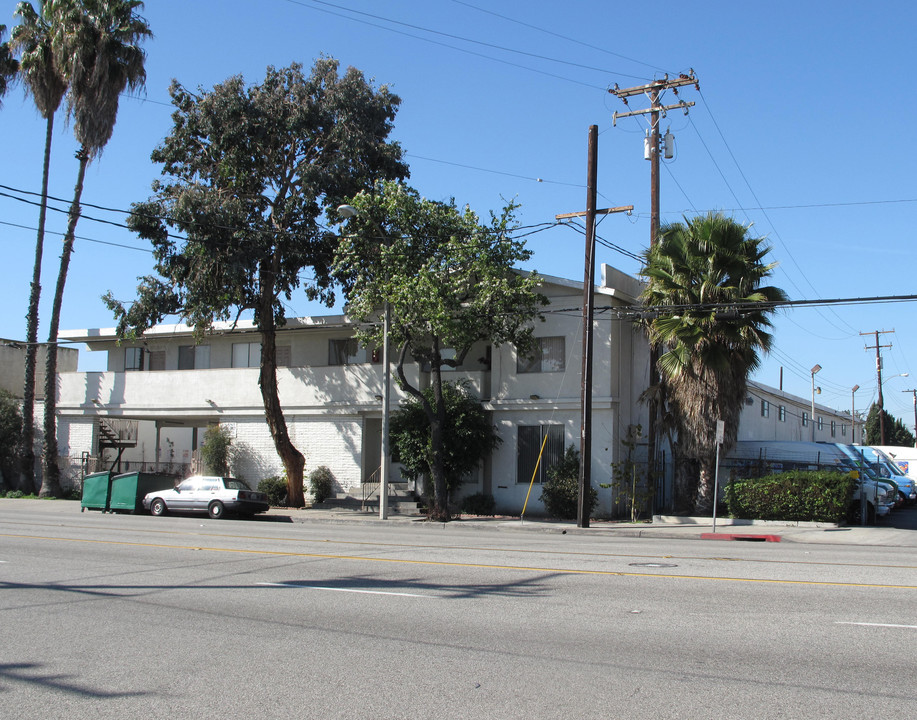 Woodruff Ave Apartments in Downey, CA - Building Photo