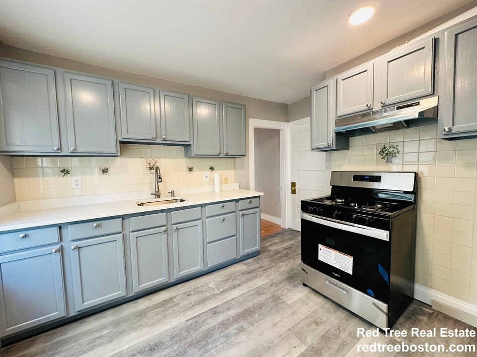 6 Mortimer Pl, Unit 1 in Somerville, MA - Foto de edificio