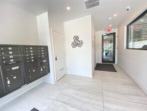 1950 Fletcher St, Unit 205 in Hollywood, FL - Building Photo - Building Photo