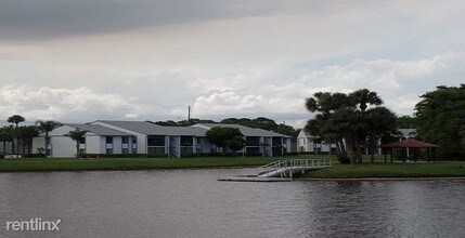 1002 Green Pine Blvd-Unit -Apt A1 in West Palm Beach, FL - Building Photo - Building Photo