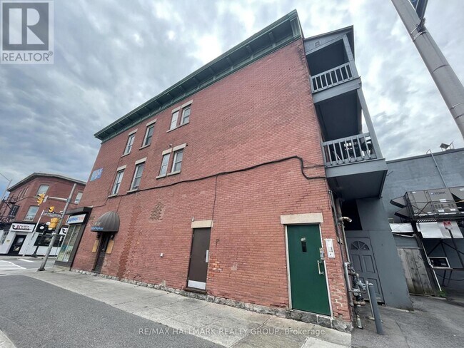 property at 120 Murray St