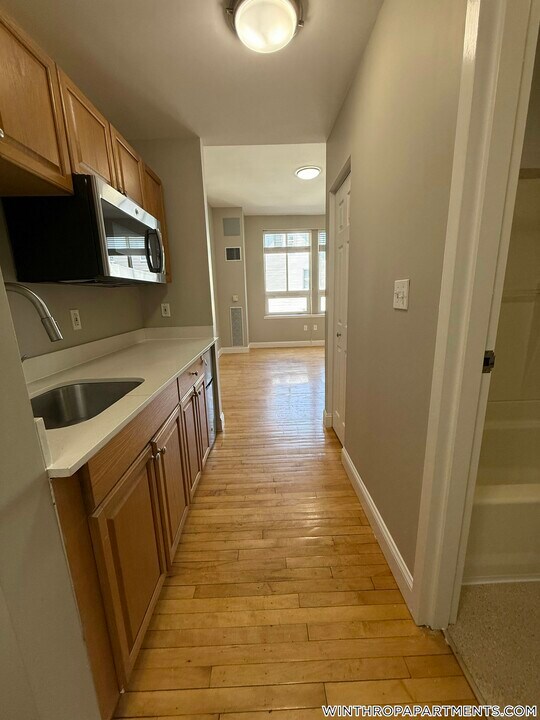 312 Shirley St, Unit 106 in Winthrop, MA - Building Photo