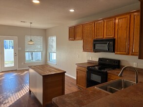 1336 Kingston Pl in Providence Village, TX - Foto de edificio - Building Photo