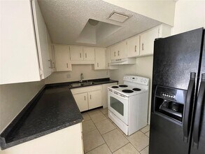 185 Fulton St NE, Unit 4 in Largo, FL - Building Photo - Building Photo