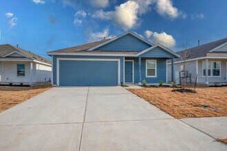 216 Little Sparklers Lp, Unit 3 in Hutto, TX - Foto de edificio - Building Photo