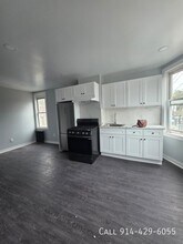 132 Willow St in Yonkers, NY - Building Photo - Building Photo