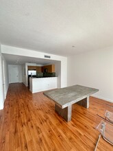 1060 Brickell Ave in Miami, FL - Foto de edificio - Building Photo