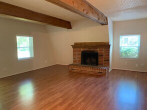 1100 W Morphy St in Fort Worth, TX - Building Photo - Building Photo