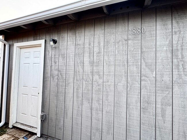 1880 Phillips Ln in Antioch, CA - Building Photo - Building Photo