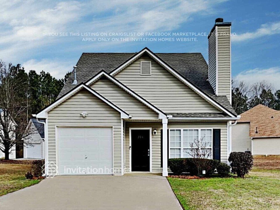 204 Tulane Dr in Dallas, GA - Foto de edificio