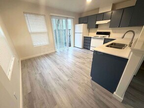 6702 SE 80th Ave in Portland, OR - Building Photo - Building Photo