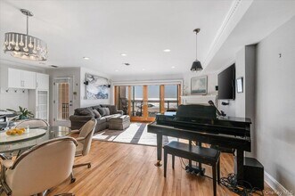 422 Oceanfront in Long Beach, NY - Building Photo - Building Photo