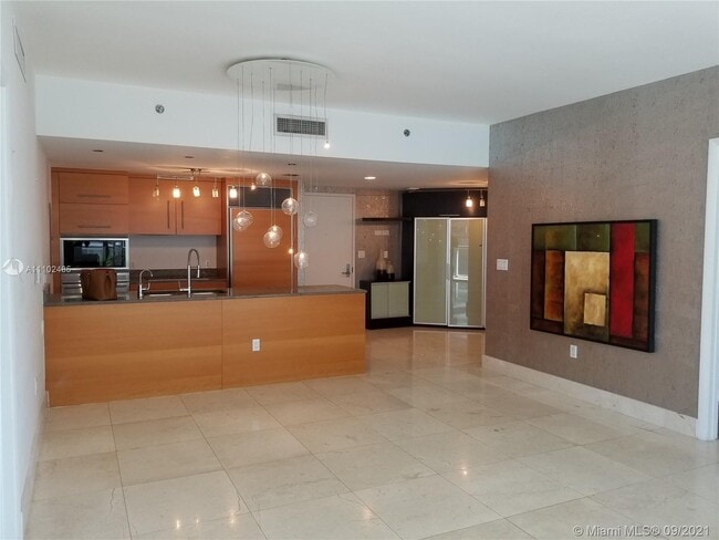 475 Brickell Ave, Unit 1610 in Miami, FL - Foto de edificio - Building Photo