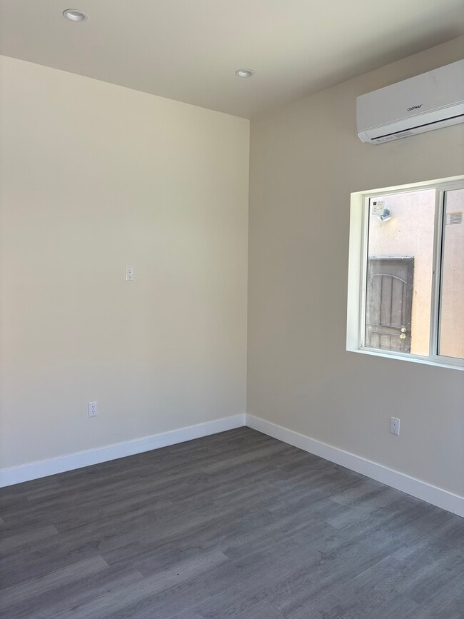 314 N Market St, Unit 5 in Inglewood, CA - Foto de edificio - Building Photo