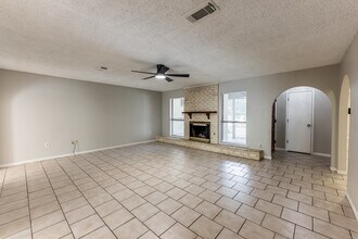 1914 Rosewood Ln in Huntsville, TX - Building Photo - Building Photo