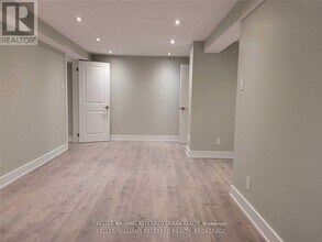 920 Stonehaven Ave in Newmarket, ON - Building Photo - Building Photo