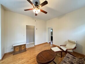 1829 W Melrose St, Unit A01W in Chicago, IL - Building Photo - Building Photo