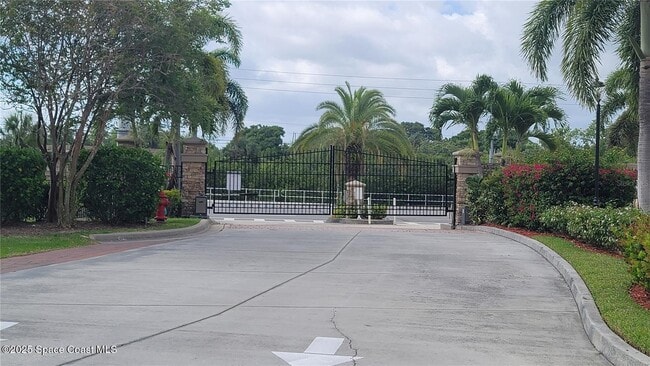 property at 1460 Isabella Dr
