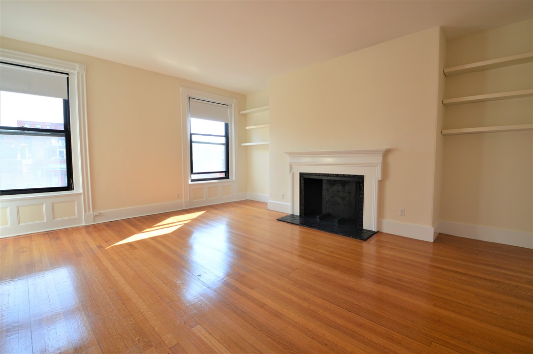 504 Beacon St, Unit 26 in Boston, MA - Building Photo