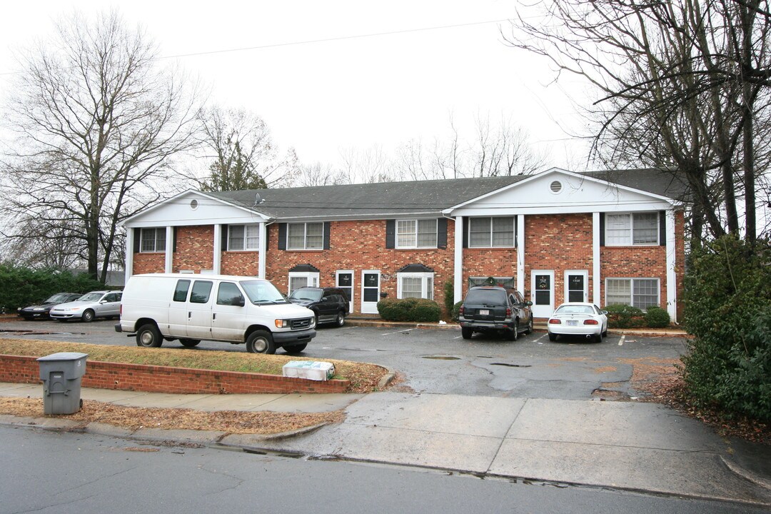 1308 Larkfield Ln in Charlotte, NC - Foto de edificio