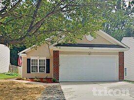 8422 Wallace Glen Dr in Charlotte, NC - Building Photo