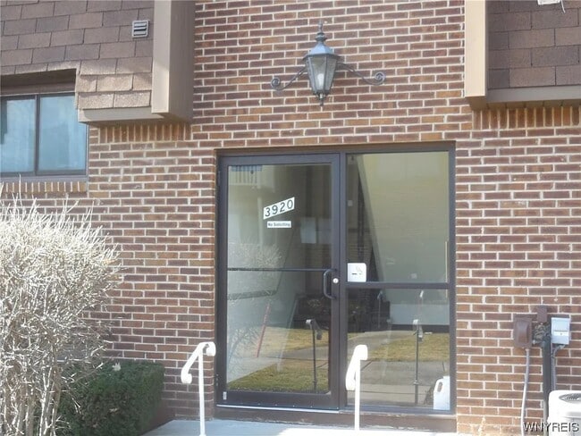 3920 Ridge Lea Rd, Unit C in Buffalo, NY - Building Photo - Building Photo