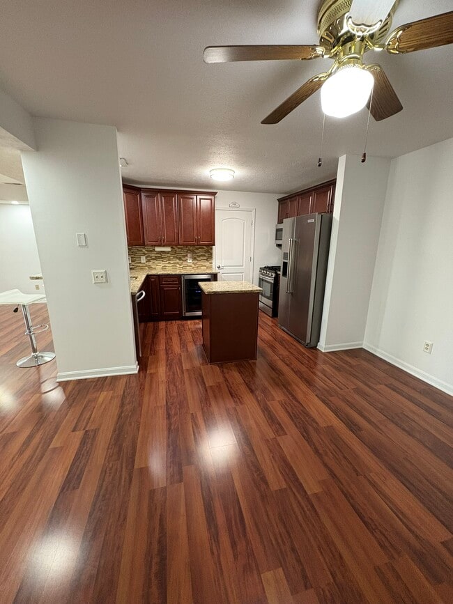 8615 Scenicview Dr, Unit #204 in Broadview Heights, OH - Building Photo - Building Photo
