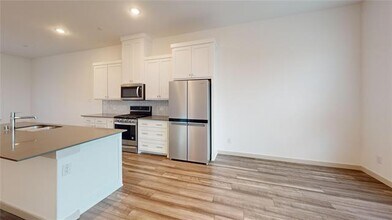 685 Vista Del Lago Dr in Lewisville, TX - Building Photo - Building Photo