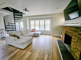 3019 N Frederick Ave, Unit 3021 in Milwaukee, WI - Building Photo