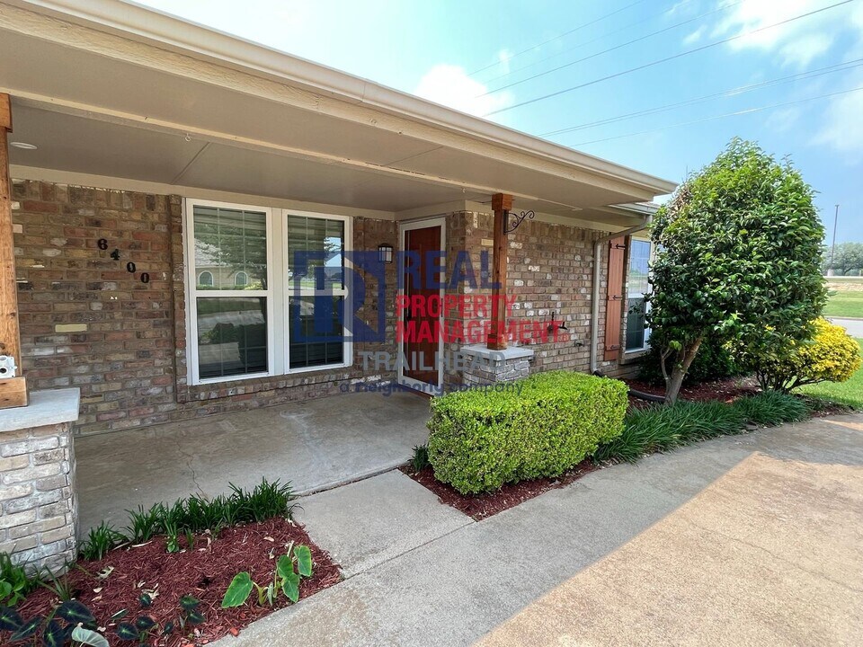 6400 Espana Dr in Fort Worth, TX - Building Photo