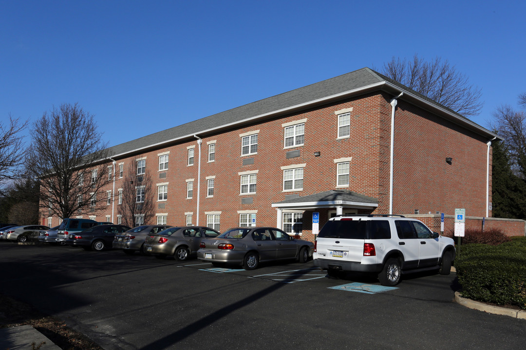 Ashland Manor in Bensalem, PA - Building Photo